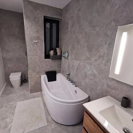 Duplex Maisonette With Heated P-pool And Jacuzzi