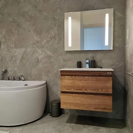 Semesterbostad Duplex Maisonette With Heated P-pool And Jacuzzi St. Julian's