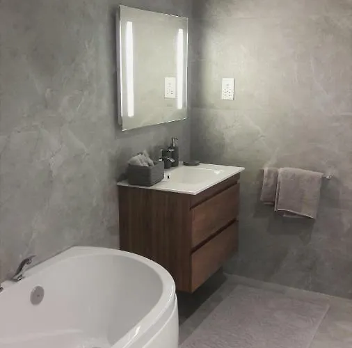 Hébergement de vacances Duplex Maisonette With Heated P-pool And Jacuzzi San Ġiljan