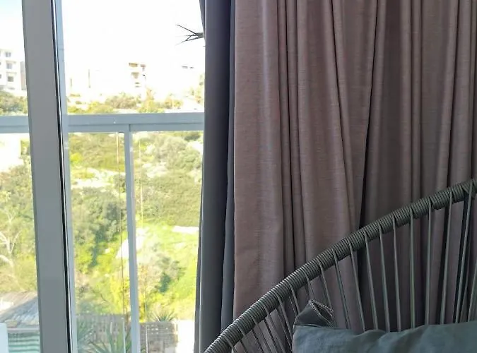 Hébergement de vacances Duplex Maisonette With Heated P-pool And Jacuzzi San Ġiljan